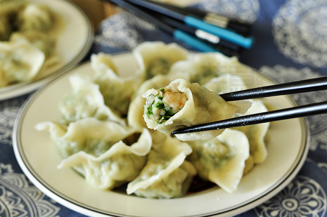 韭菜最鲜嫩的时候,该包饺子了!尝尝这个韭菜虾仁馅,好吃哭了!