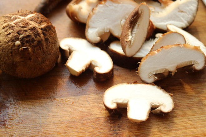 香喷喷的儿菜香菇炒肉片,全家人都爱吃