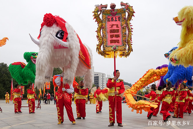 江西上犹龙腾狮舞送祝福九狮拜象贺新春