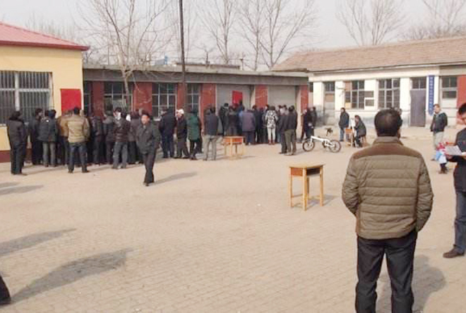 农村选举村干部,有年龄限制吗?能不能连任?