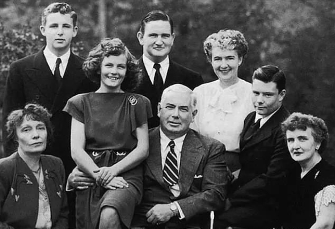 如何评价马斯顿教授和神奇女侠这部电影?