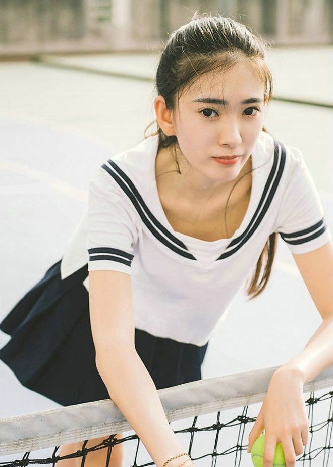 清纯靓丽高中网球女神清新球场俏皮唯美写真