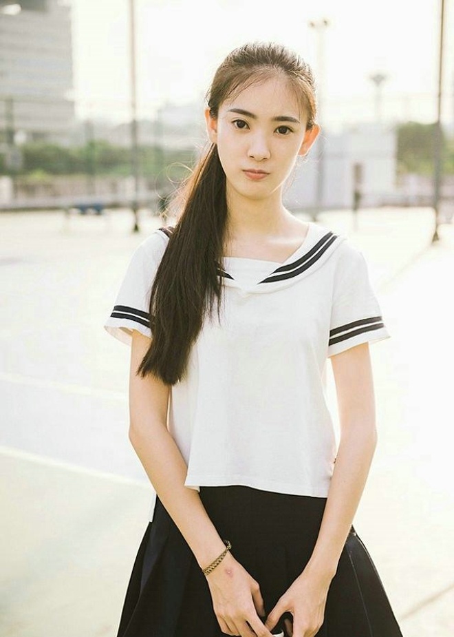 清纯靓丽高中网球女神清新球场俏皮唯美写真