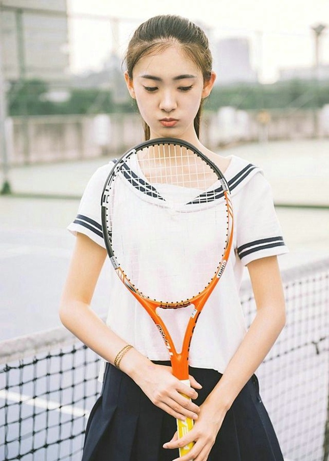 清纯靓丽高中网球女神清新球场俏皮唯美写真
