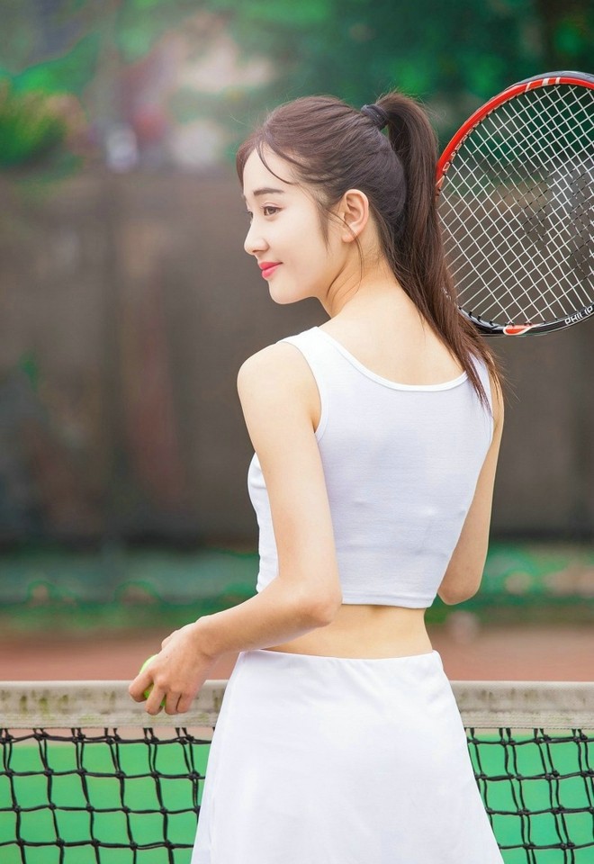 校花魏冬瑞校园网球场迷人白皙阳光俏皮唯美写真|四川大学|白皙