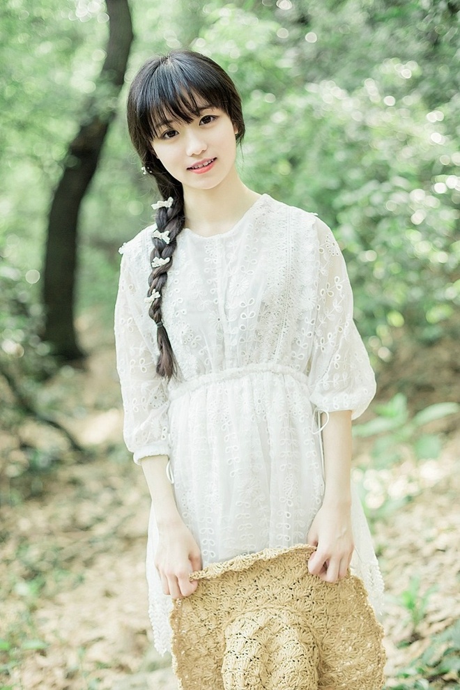 麻花辫清纯美女户外小清新甜美可爱迷人白皙唯美写真