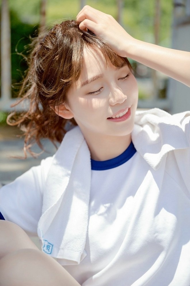运动服阳光校园美女慵懒迷人唯美写真