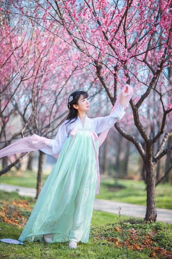 清纯甜美女孩东湖梅园唯美古装清新阳光俏皮唯美写真