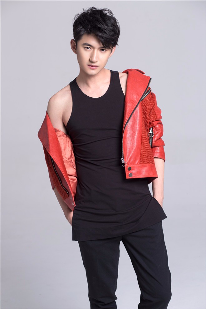 高广泽初春皮衣大片曝光,尽显痞帅不羁范儿_新浪看点