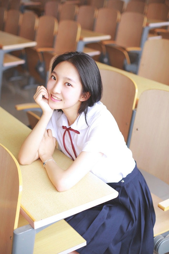 清纯可爱阳光学生妹清新水灵秀气俏皮唯美写真