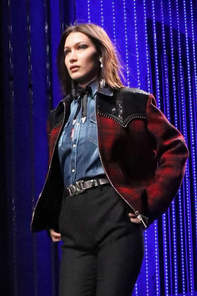 超模贝拉哈迪德t台走秀,她就是这么的自信!