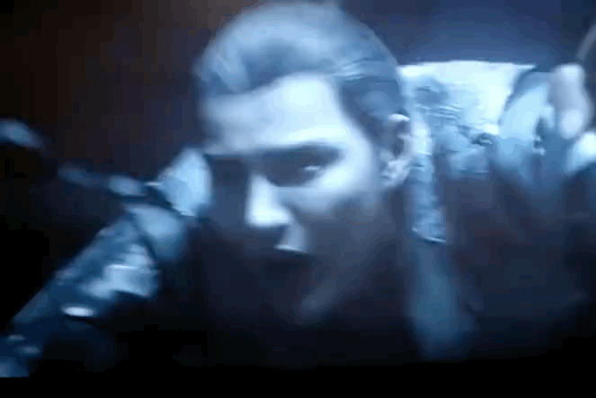 了,已经没救了,这么多部电影拍下来依旧毫无进步,看看他的颜值就够了!