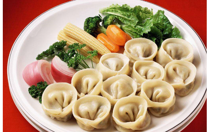 原来欧巴们喜欢吃这样的饺子,一起来品尝韩国饺子吧!