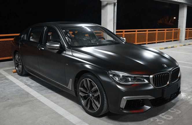 浙江富商花270万买辆宝马m760li, 劳斯莱斯发动机真威猛