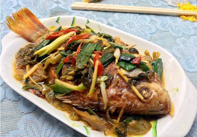 好吃美味的蒜香鲫鱼的做法