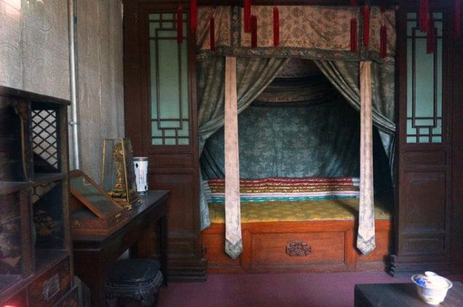 慈禧床被士兵刻了一行字,李鸿章不敢翻译,慈禧听了反而同情洋人