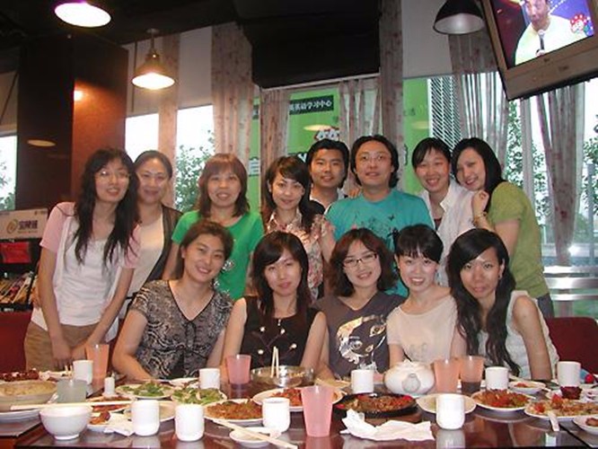 10年初中同学聚会,有人在笑,也有人在哭,却没人提起当年情谊