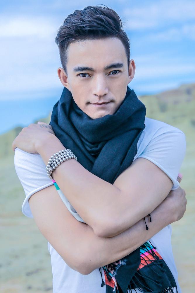 容尔甲魅力写真曝光型男范本气场全开