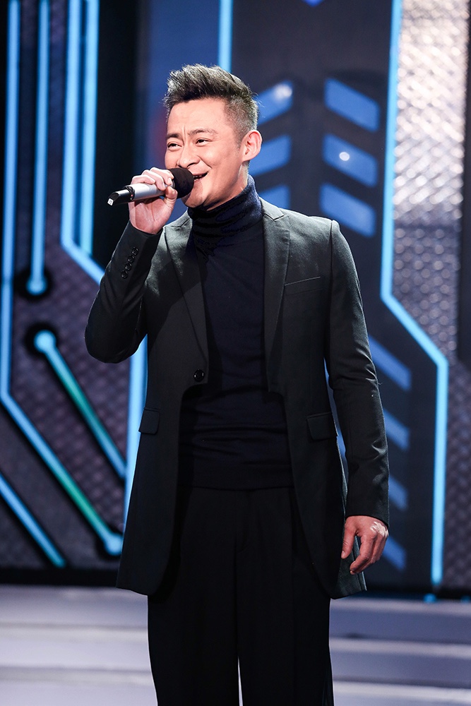 景岗山《天天向上》唱《传奇》 摇滚范儿现场炸裂|景岗山|传奇|天天向