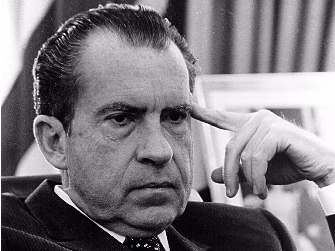1974年1月1日:在美国总统尼克松(richard nixon)辞职,1973年由于