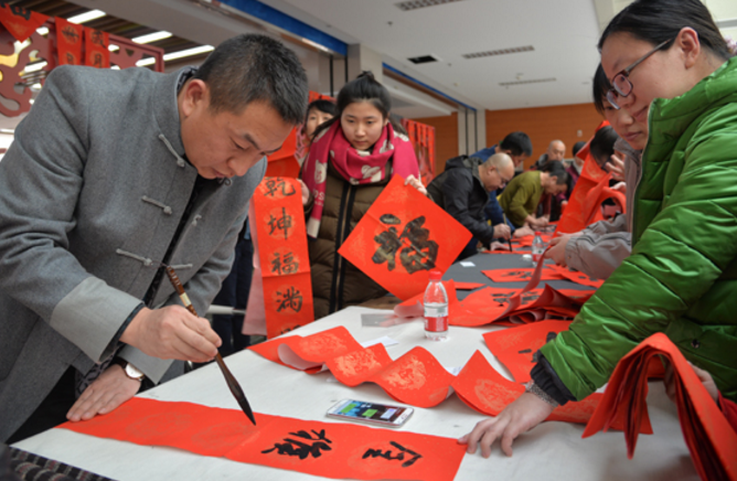 春节将至,年味渐远,现代人过年为啥越来越没有年味了?