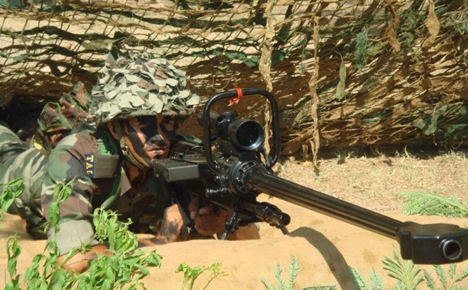 名世界的反器材步枪,狙击枪中的王者,但现实和游戏不一样