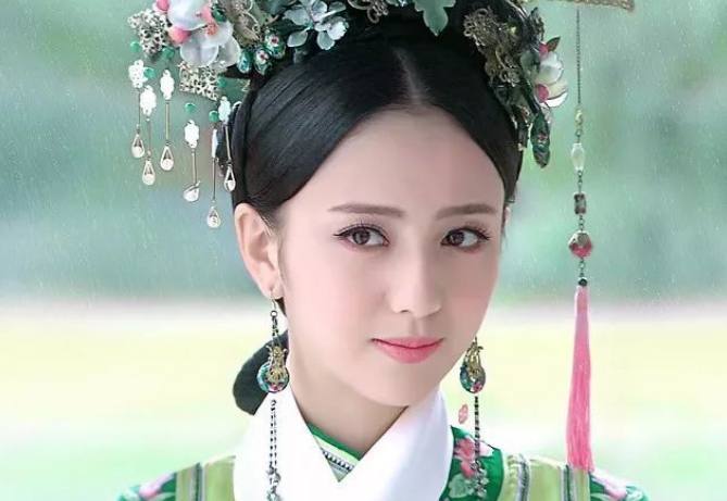 佟丽娅年轻旧照,和如今对比一点没变,网友:纯天然的脸就是好看