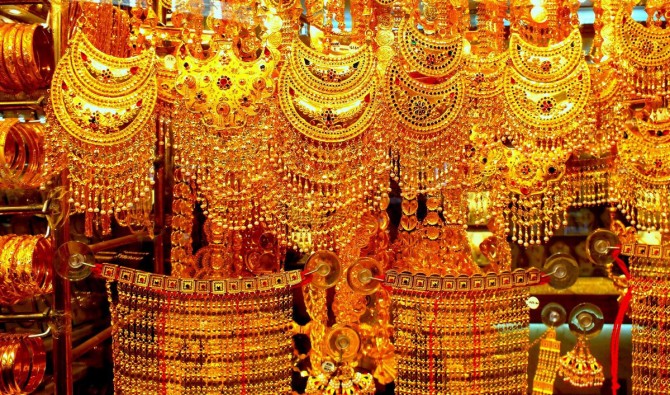 迪拜黄金街至于一些大品牌的化妆品,在机场免税店就可以搞定.