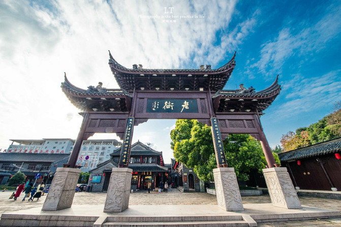 泰州老街古月楼旁边就是泰州老街,吃完早茶顺道去逛逛.