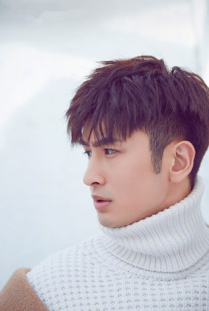 张云龙登时尚杂志上演侧颜杀,和迪丽热巴简直配一脸