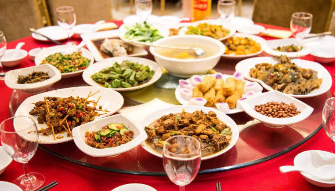 买保险熟人返佣金 卖保险的请吃饭