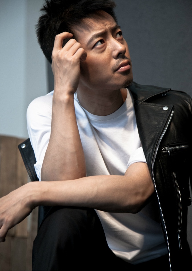 柳明明黑白写真曝光 极简熟雅质感十足