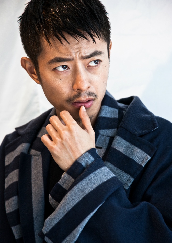 柳明明冬日写真曝光 自由随性尽显雅痞风范|柳明明|写真|风范_新浪新