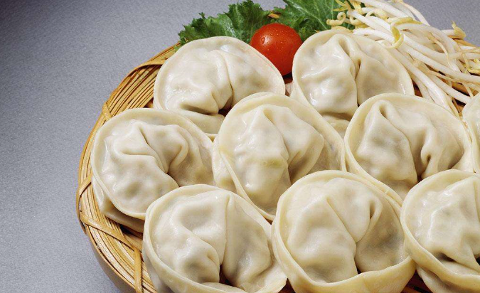 原来欧巴们喜欢吃这样的饺子,一起来品尝韩国饺子吧!