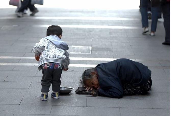 孩子走失后再生一个,五年后路遇小乞丐给我叫妈,我哭着拒绝