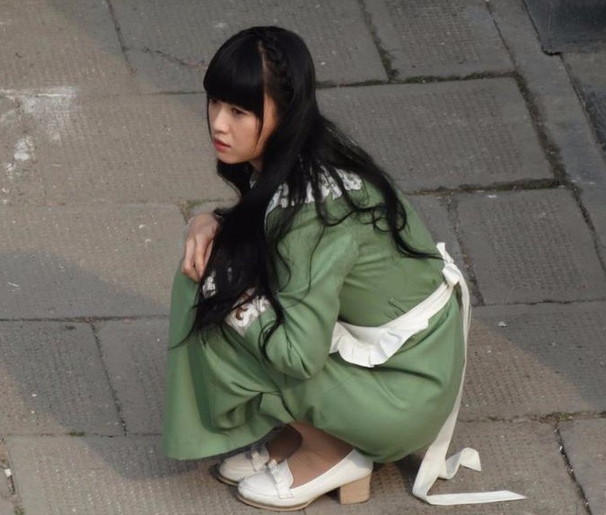 亚洲蹲火了!女星们亲身示范瞧谁蹲得标准蹲得最漂亮