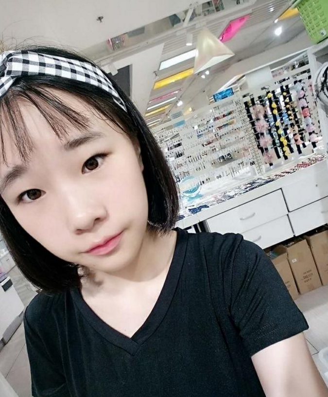 急寻:巴中13岁小女孩走失,高1米58,穿黑外套米白裤和浅黄色鞋