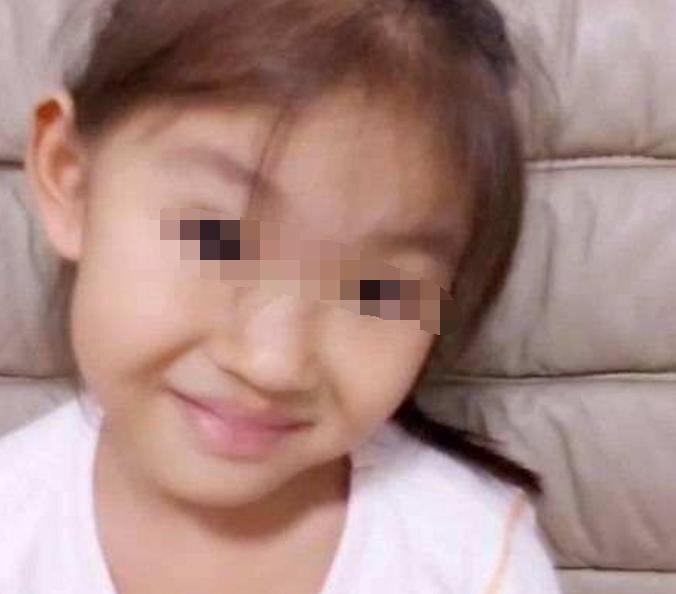 10歲女兒喝農藥自殺,寶媽看到女孩筆記,全家悲痛欲絕!