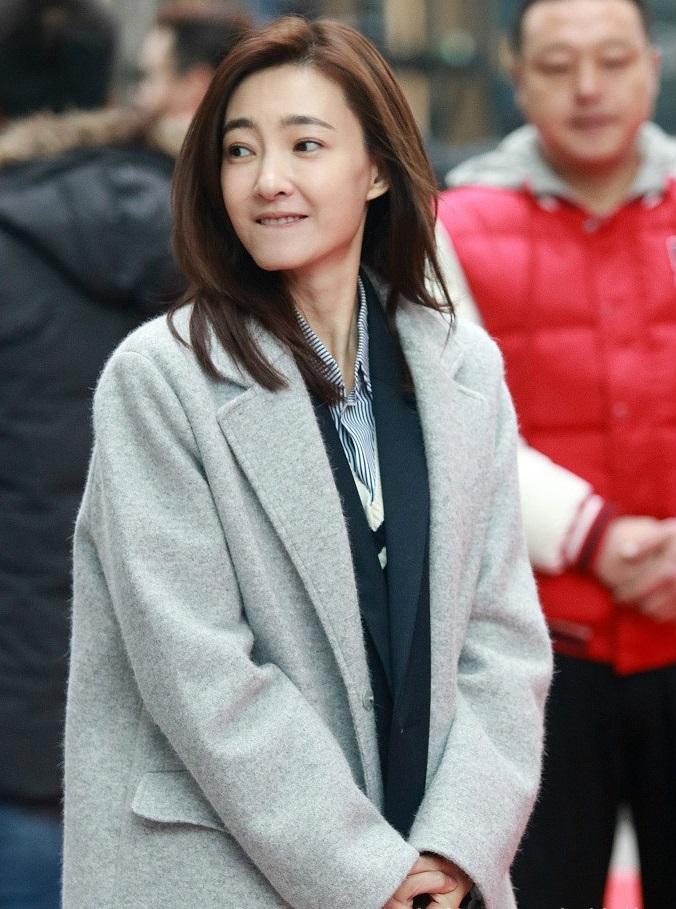 王丽坤素颜出席活动, 被冻成为了表情包, 网友: 谁娶了她就赚大了