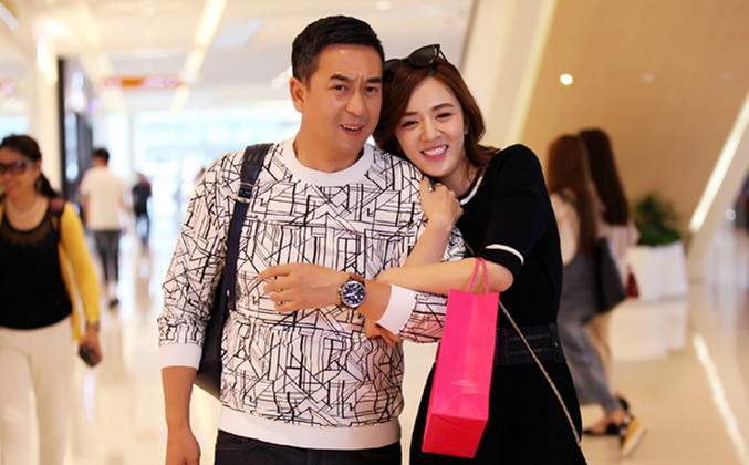 她与张嘉译合作两次都不火,亲妈是影后也捧不红她