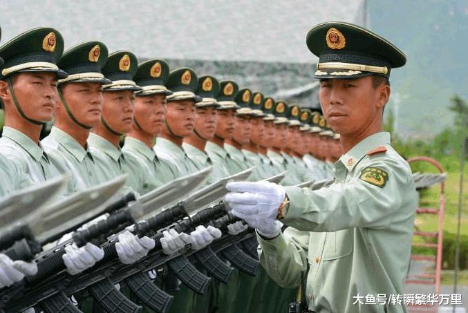 中国军队装备了几十年的刺刀, 为何在90年代逐步取消了?