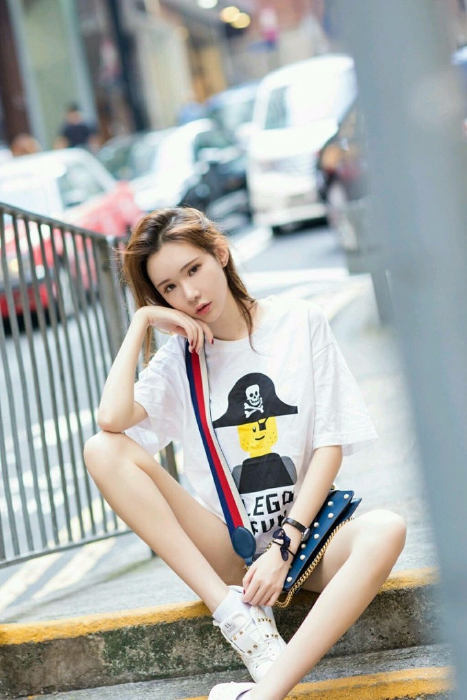 萌琪琪irene气质街拍美腿迷人