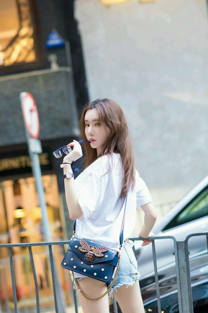 萌琪琪irene气质街拍美腿迷人