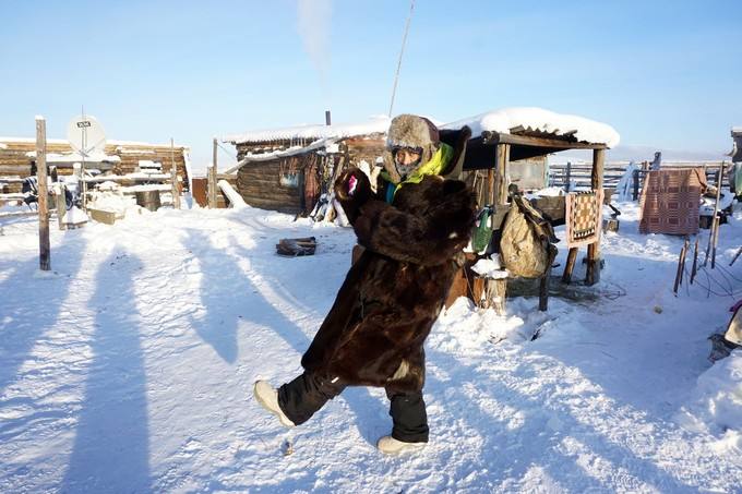 世界上最冷的村子零下60度鱼涝上来直接冻住最怕死人