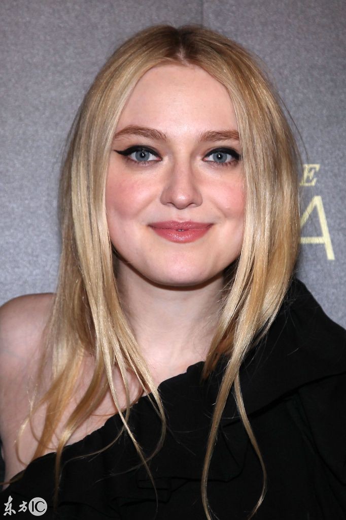 参加tnt的"精神病医生"首映式的明星|罗茜|英国|模特奖_新浪新闻