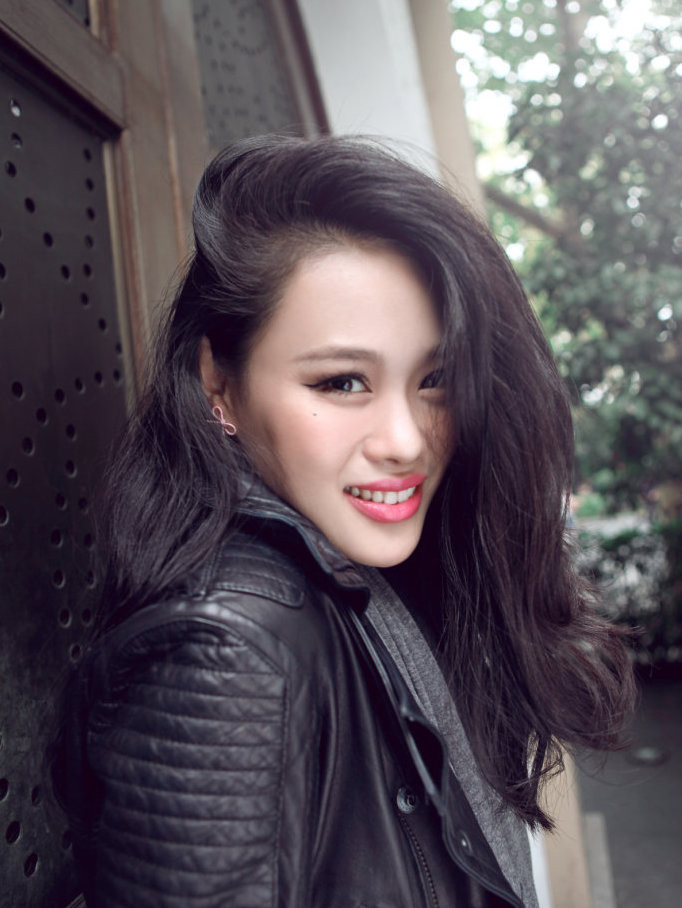 袁娅维歌唱的不错身材也不错 颜值有点那啥