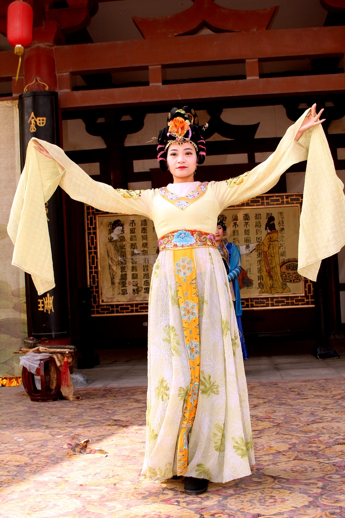 大唐服饰秀美女美服给你带来美的享受