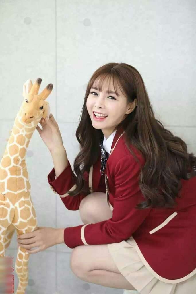 沈梦辰穿学生装超清纯, 说是初中生都有人信