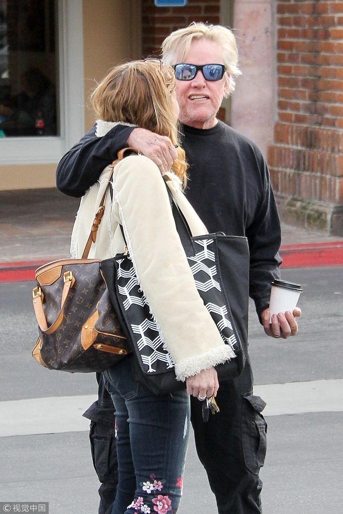 加里·布塞 (gary busey)与妻子现身街头.