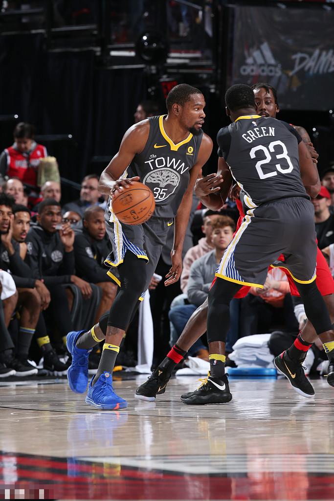 出场28分钟,得零分!勇士管理层心里难受啊,看着现在的他真着急